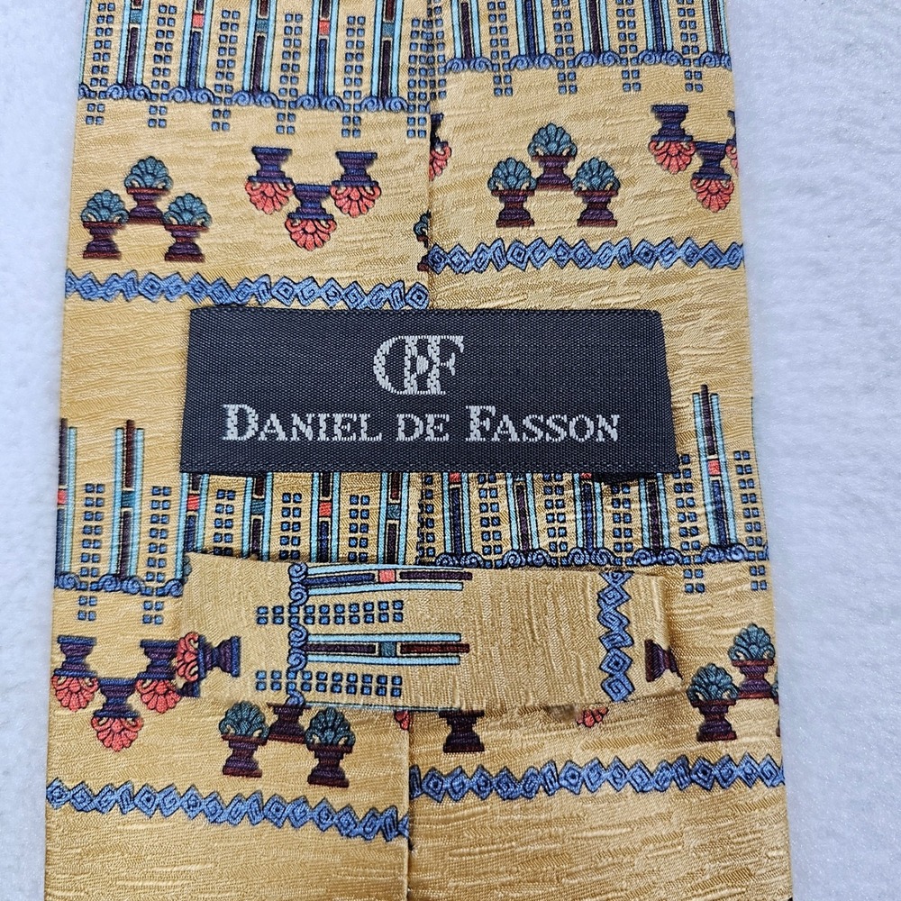 Daniel De Fasson Vintage Gold Silk Geometric Floral Hand Made Mens Necktie - Picture 2 of 4